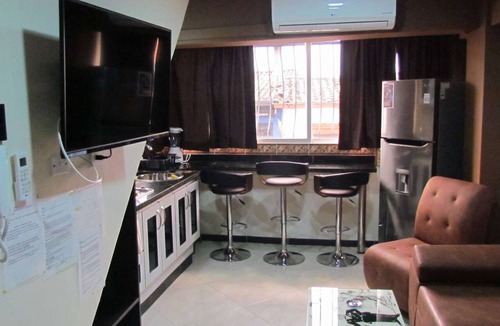 El Poblado Apartment | One Bedroom AC Hot Tub 1 block Parque Poblado