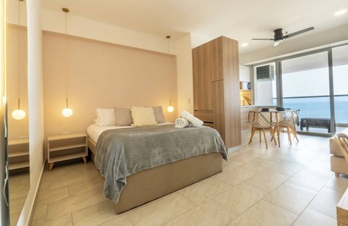 Crespo Apartment | Panoramic Oceanview Loft Near Beach & Airport