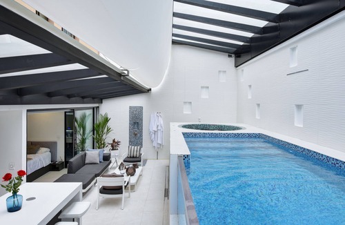 Zona Rosa Apartment | Parque Lleras 5-bdrm Pool Jacuzzi Fast WiFi AC Best Area