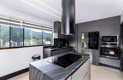 Cali Apartment | Penthouse 20thFloor|Pool ,Sauna Jacuzzi & Parking⭐