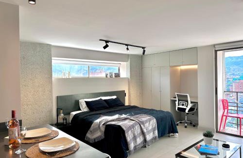 Astorga Apartment | Poblado Luxe Living Loft AC, 400Mbps and King Bed