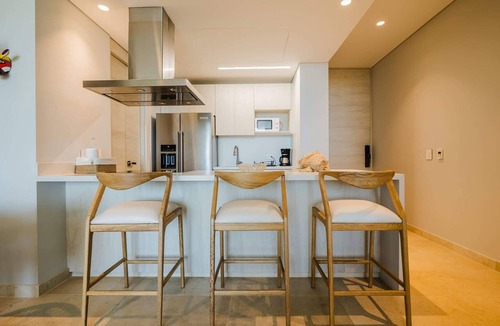 Porto Nao Apartment | Pool & spa retreat steps from the Caribbean