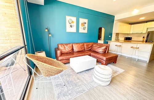 Centro International Apartment | Prime District 1302