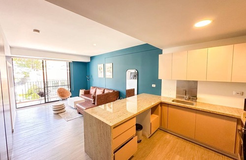 Centro International Apartment | Prime District 1302