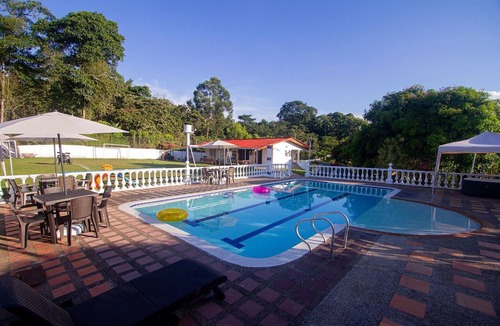 Alegrias Cottage | Private Country Home: Pool, Jacuzzi & Nature – 20 min to Pereira