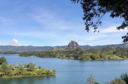 El Penol House | Property with a beautiful view of the Peñol Rock