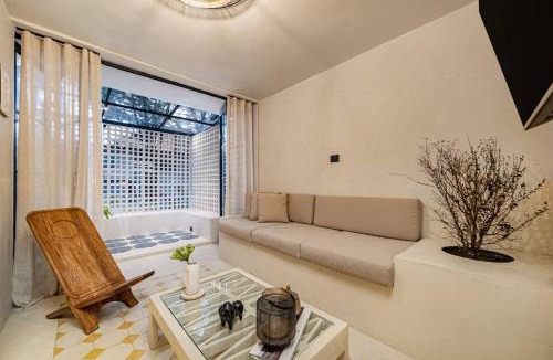 La Florida Villa | Provenza 6 Bedroom House by HOUSY HOST