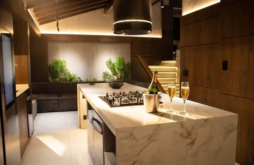 La Florida Apartment | Provenza Penthouse | Jacuzzi, Sauna & Cold Plunge Walk Everywhere
