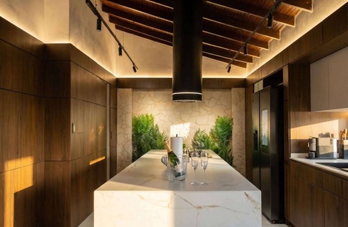 La Florida Apartment | Provenza Penthouse | Jacuzzi, Sauna & Cold Plunge Walk Everywhere