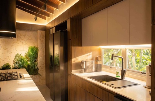 La Florida Apartment | Provenza Penthouse | Jacuzzi, Sauna & Cold Plunge Walk Everywhere