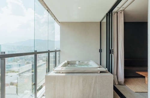 Las Lomas I Apartment | Provenza - Private Balcony & Hot Tub - Pool - Deluxe - Wake 1115