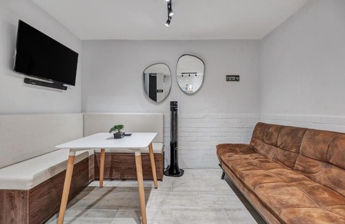 La Florida Apartment | Provenza Walkable Area, AC & Balcony facing KarolG club by Nowa