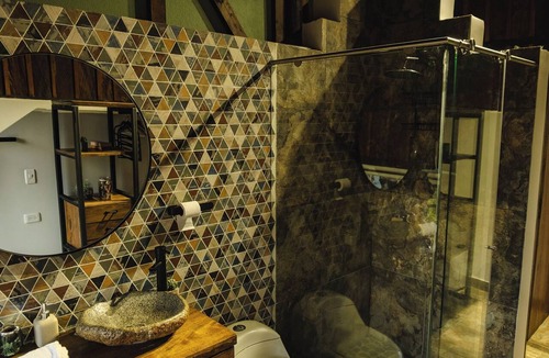 Jerico Cabin | Refined Cabin: panoramic valley views, jacuzzi, steps from Jericó