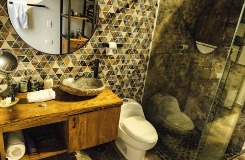 Jerico Cabin | Refined Cabin: panoramic valley views, jacuzzi, steps from Jericó