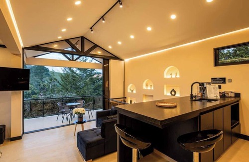 El Carmen de Viboral Villa | Romantic Luxury Villa Jacuzzi & Steam Room