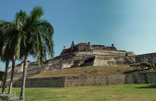 Torices House | Room in Lodge - Tr-V2d Hostel room near Castillo San Felipe with pool and WIFI