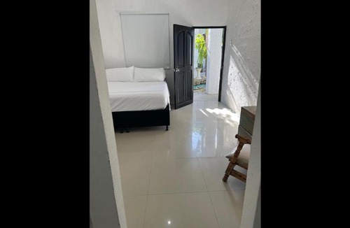 Torices House | Room in Lodge - Tr-V2d Hostel room near Castillo San Felipe with pool and WIFI