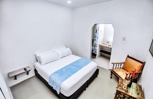 Torices House | Room in Lodge - Tr-A3d Hostel room near Castillo San Felipe with pool and Wifi