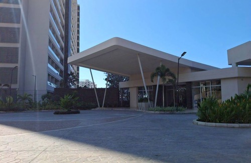 El Rodadero Apartment | Santa Marta apartment with ocean view, direct access to the beach, swimming pools, restaurant