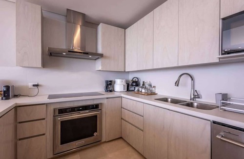 Porto Nao Apartment | Sea-view penthouse w/pool & gym