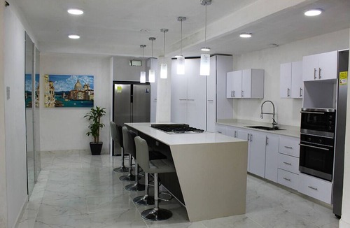 Guarne House | Spacious 5-bedroom MANSION in tranquil Guarne perfect for families & events
