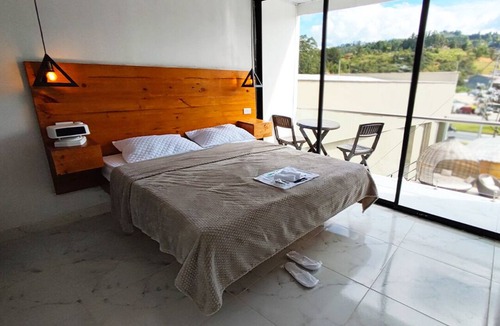 Guarne House | Spacious 5-bedroom MANSION in tranquil Guarne perfect for families & events