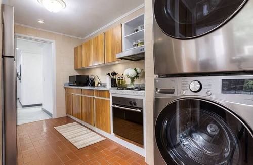 Astorga Apartment | Spacious 5bd 4ba apt. with AC and gym in Poblado near Park Lleras and Provenza!