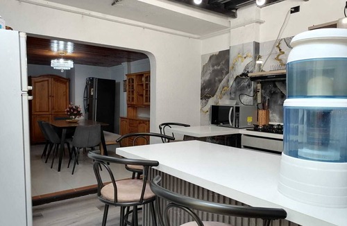 Suba House | Spacious and beautiful room, furnished, north highway Bogota