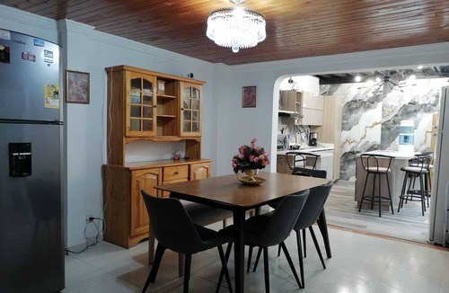 Suba House | Spacious and beautiful room, furnished, north highway Bogota