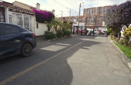 Suba House | Spacious and beautiful room with fireplace, near the North Highway, Bogotá