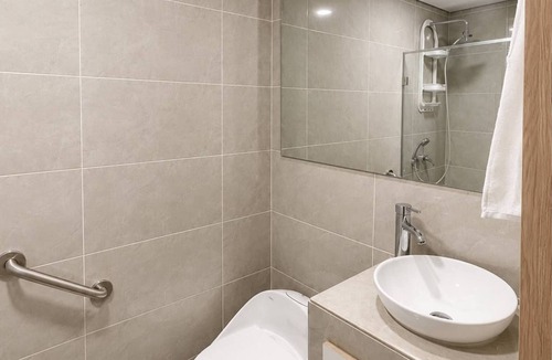 La Castellana Apartment | Studio for Travelers, Business, and Medical Tourism, Premium Location in Bogotá