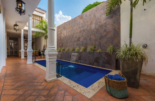 Centro House | Stunning 10 BDR House in the Heart of the old Town
