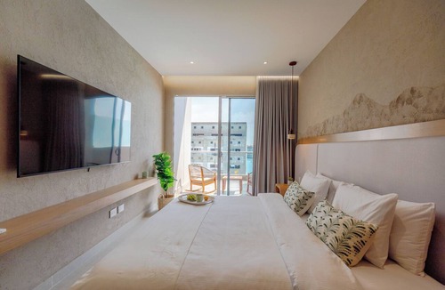 Ceballos Apartment | Stunning Lagoon View Apartment with Balcony 2BR for 6