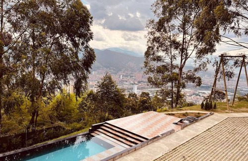 Envigado Villa | Stunning Six bedroom luxurious modern Villa
