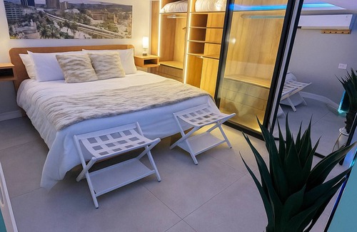 Medellin Apartment | Stylish 1BR Getaway, Jacuzzi, Fireplace, Gym and AC