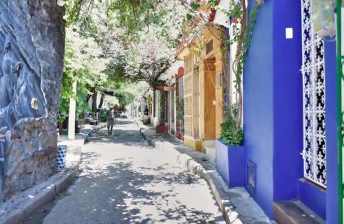 Cartagena Walled City House | Stylish House with Beautiful Galleries In Gethsemane With Jacuzzi
