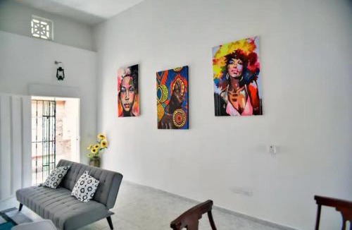Cartagena Walled City House | Stylish House with Beautiful Galleries In Gethsemane With Jacuzzi