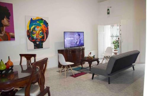 Cartagena Walled City House | Stylish House with Beautiful Galleries In Gethsemane With Jacuzzi