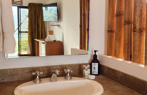 La Mesa Hotel | Suite between mountains I Jacuzzi and turkish bath at Hotel Toscana