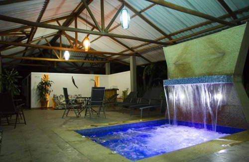 La Mesa Hotel | Suite between mountains I Jacuzzi and turkish bath at Hotel Toscana