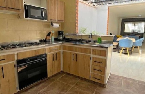 Laureles House | Sunlit Laureles Casita - Fast Wifi, A/C, 2BR Sleeps 5 - Quiet Street, Medellín