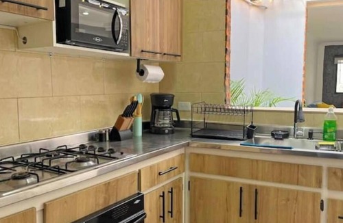 Laureles House | Sunlit Laureles Casita - Fast Wifi, A/C, 2BR Sleeps 5 - Quiet Street, Medellín