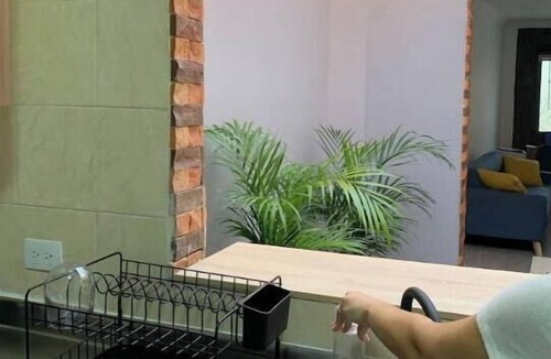Laureles House | Sunlit Laureles Casita - Fast Wifi, A/C, 2BR Sleeps 5 - Quiet Street, Medellín