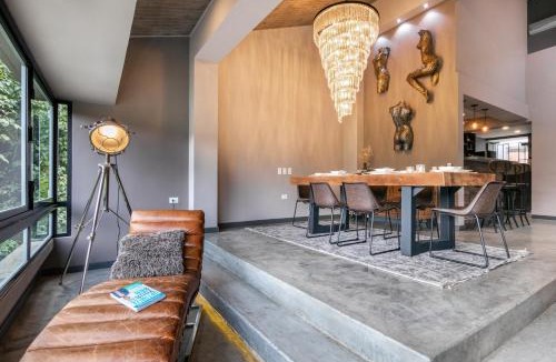 La Florida Apartment | "The Belmonte Penthouse" GuestsOK - 5min to Lleras Park - Daily HouseKeeping