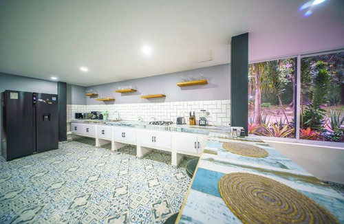 Castropol House | The Garden Mansion | 11 Bedrooms with Club Lounge Jacuzzi Olympic Pool Maid AC