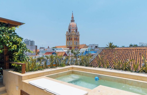 Centro Apartment | The room distribution is: Room 1- Double bed Room 2- King Bed Living Room - Sofa Bed