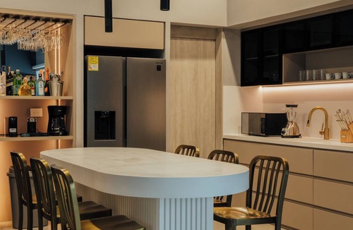La Florida Apartment | Top Provenza Penthouse 3-bedroom apartment w/AC, Elevator, Fast Wifi, Parking