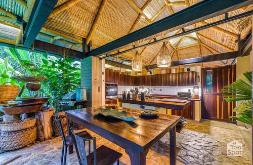 Montenegro House | ¡TopSpot® de Lujo en el Corazón del Eje Cafetero!