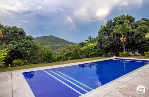 Apulo Condo | TopSpot® en las Colinas de Entrepuentes-Apulo!