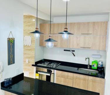 Cali Apartment | Tranquilo Apto con Vista 5 Estrellas WiFi Fast & CHECK IN AUTONOMO